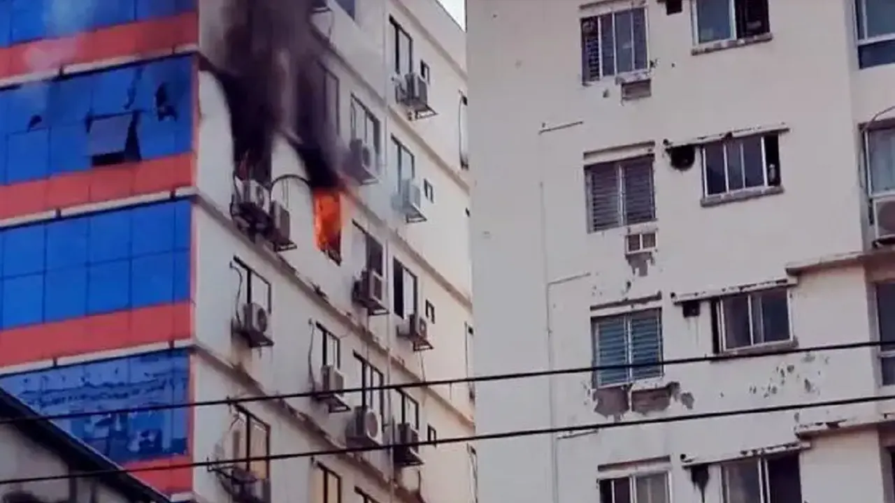 রাজধানীর বিজয়নগরে বহুতল ভবনে আগুন